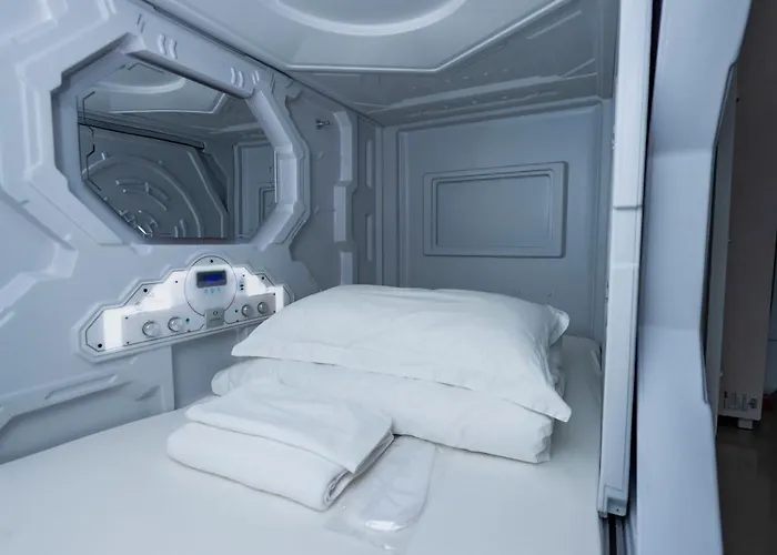 Kiwi Capsule Bangkok